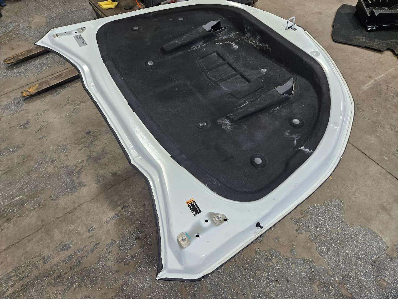 2018 CAMARO SS 1LE HOOD WHITE W/OEM VINYL WRAP 27302 - image 18