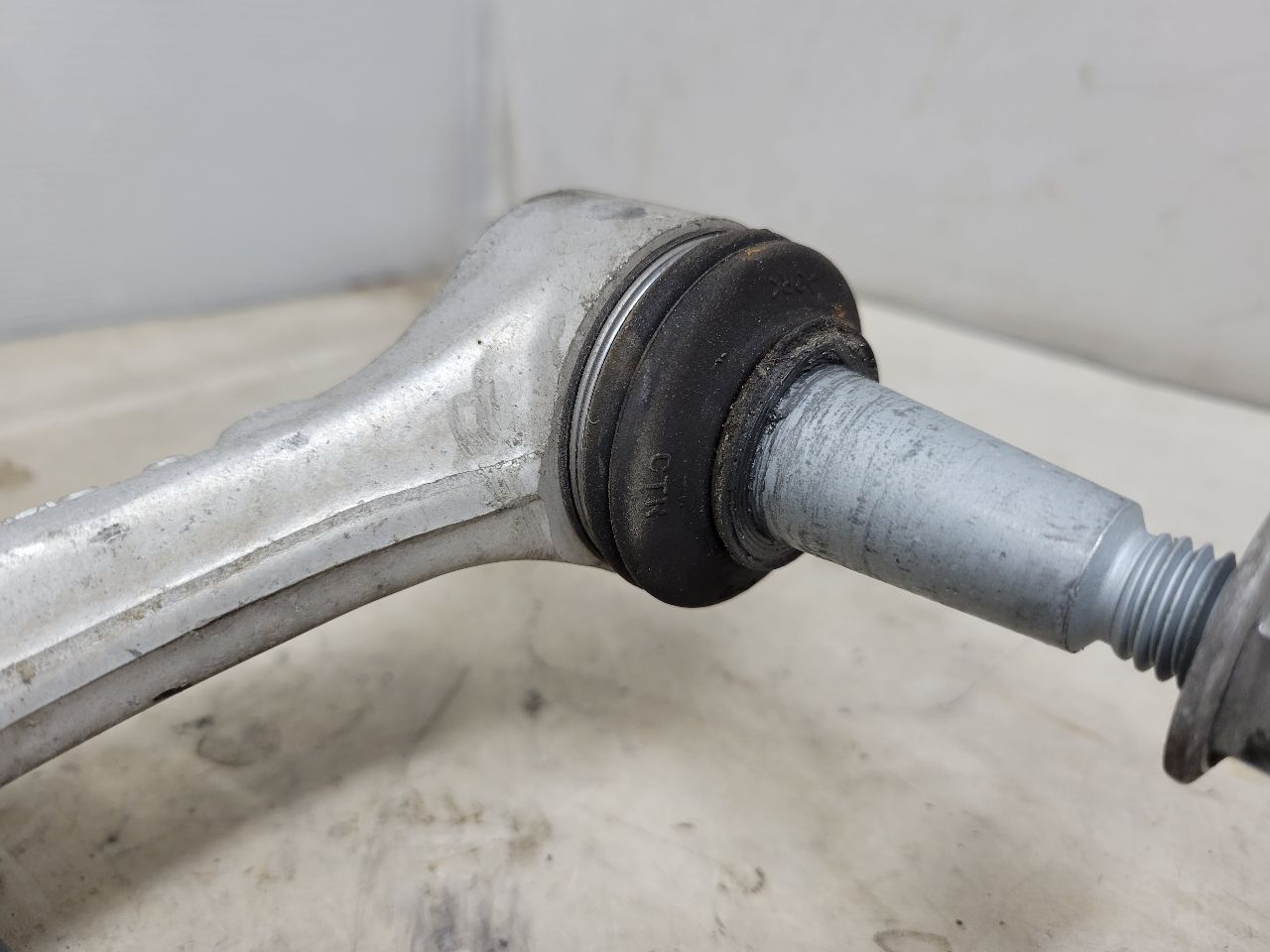 2018 CAMARO RH FRONT LOWER CONTROL ARM 19K 27305 - image 2