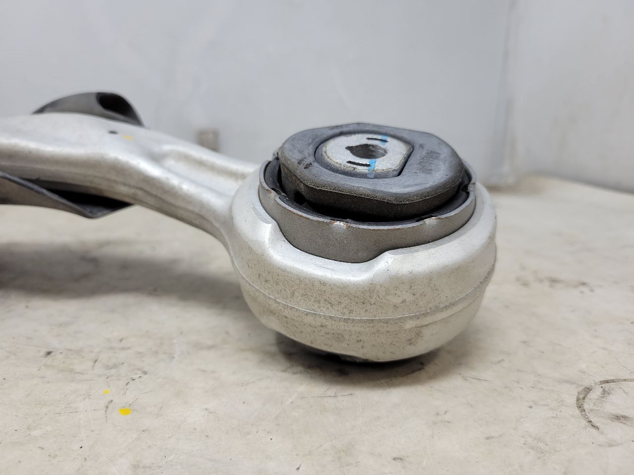 2018 CAMARO RH FRONT LOWER CONTROL ARM 19K 27305 - image 7