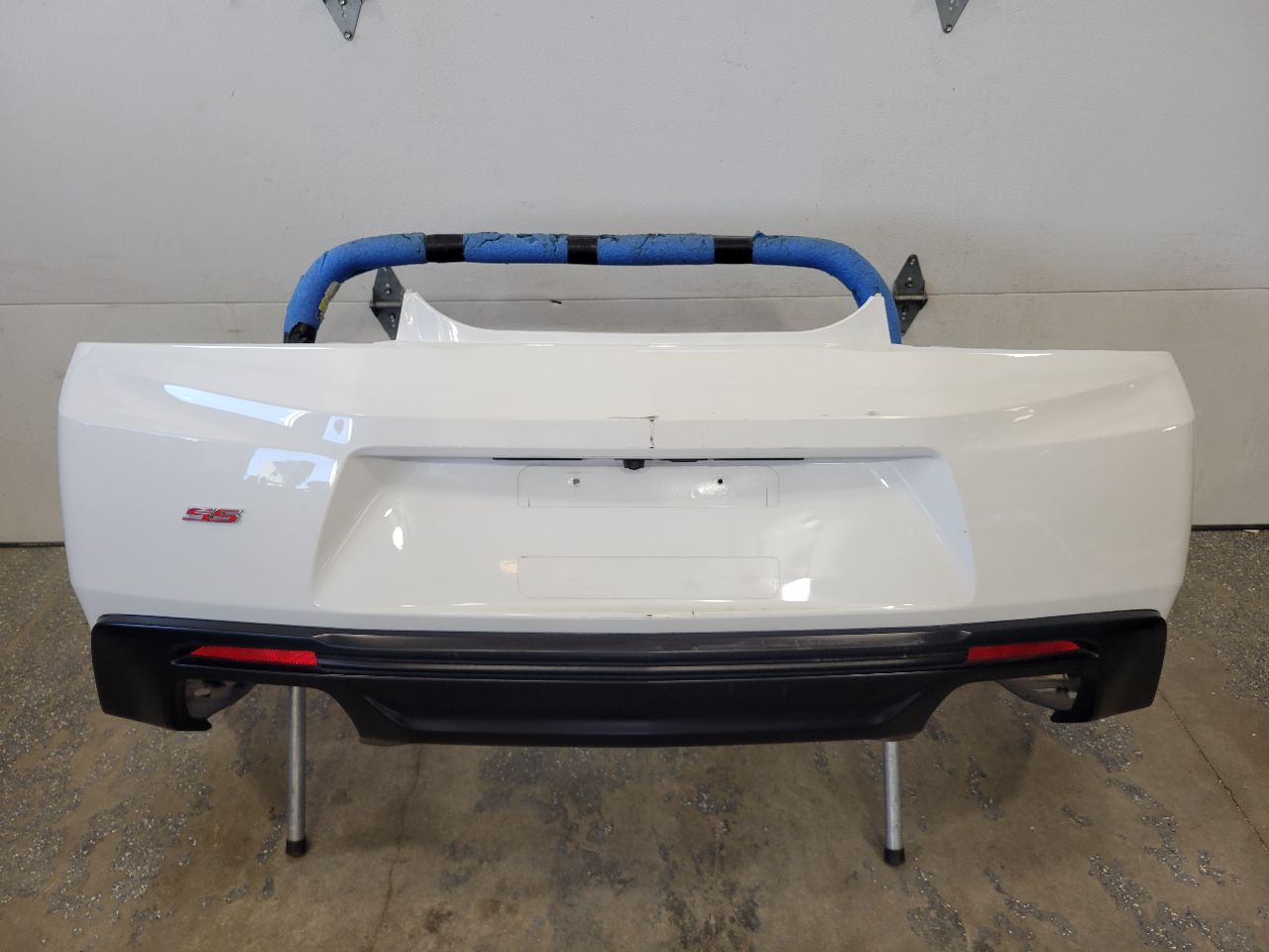 2018 CAMARO SS BUMPER QUAD OUTLET WHITE 9S1 6S1 27319 - image 1