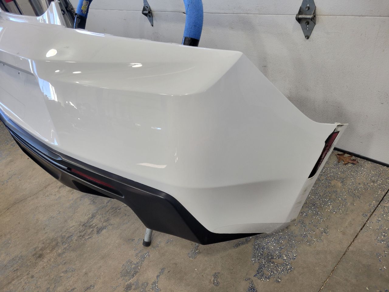 2018 CAMARO SS BUMPER QUAD OUTLET WHITE 9S1 6S1 27319 - image 2