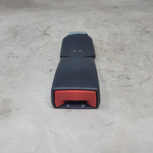 2018 CAMARO REAR SEAT BELT BUCKLE 84002412 27354 - image 1