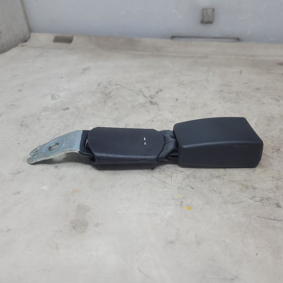 2018 CAMARO REAR SEAT BELT BUCKLE 84002412 27354 - image 4