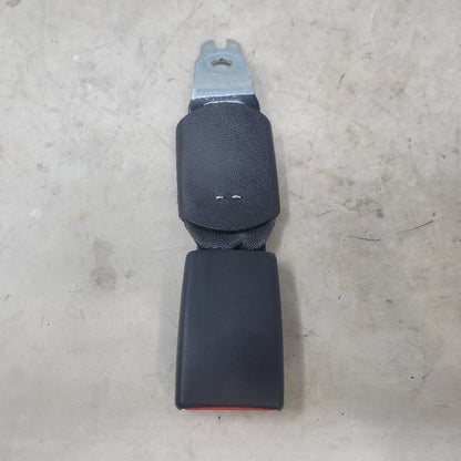 2018 CAMARO REAR SEAT BELT BUCKLE 84002412 27354 - image 5