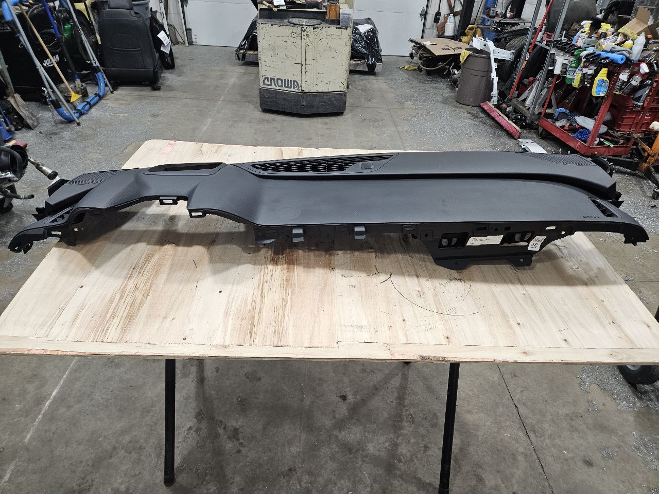 2018 CAMARO UPPER DASH PANEL W/HUD CUTOUT & BAG 27366 - image 1