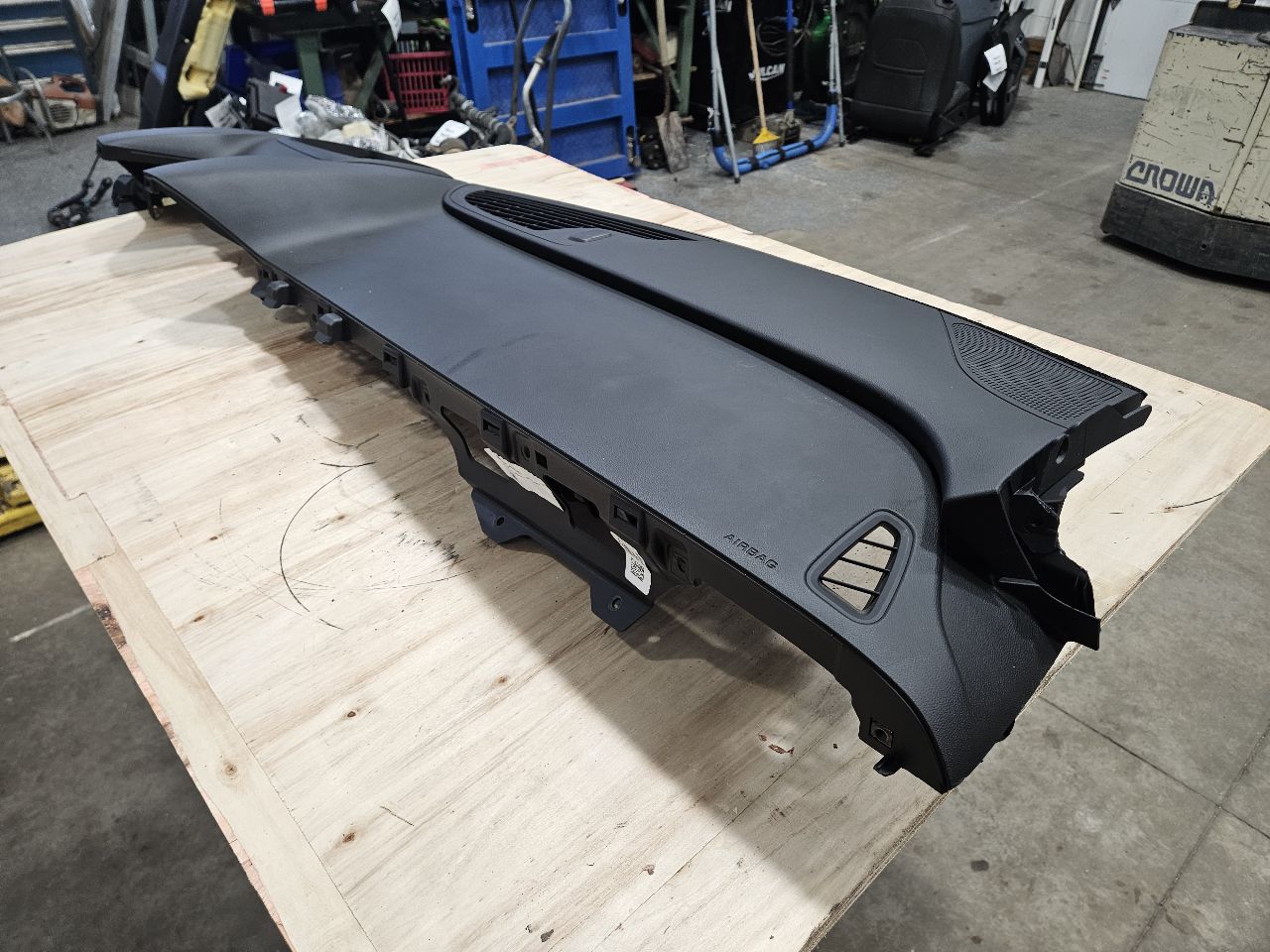2018 CAMARO UPPER DASH PANEL W/HUD CUTOUT & BAG 27366 - image 4