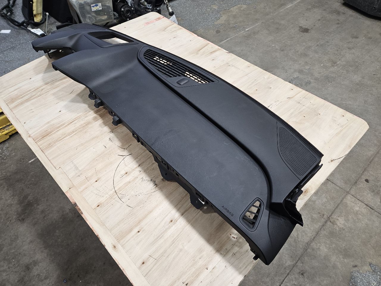 2018 CAMARO UPPER DASH PANEL W/HUD CUTOUT & BAG 27366 - image 5