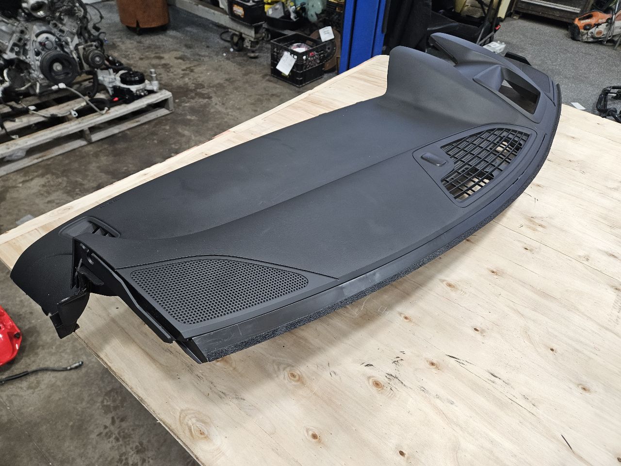 2018 CAMARO UPPER DASH PANEL W/HUD CUTOUT & BAG 27366 - image 7
