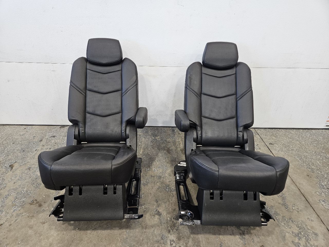2015 ESCALADE 2ND ROW REAR SEATS PLATINUM BLACK 27390 - image 1