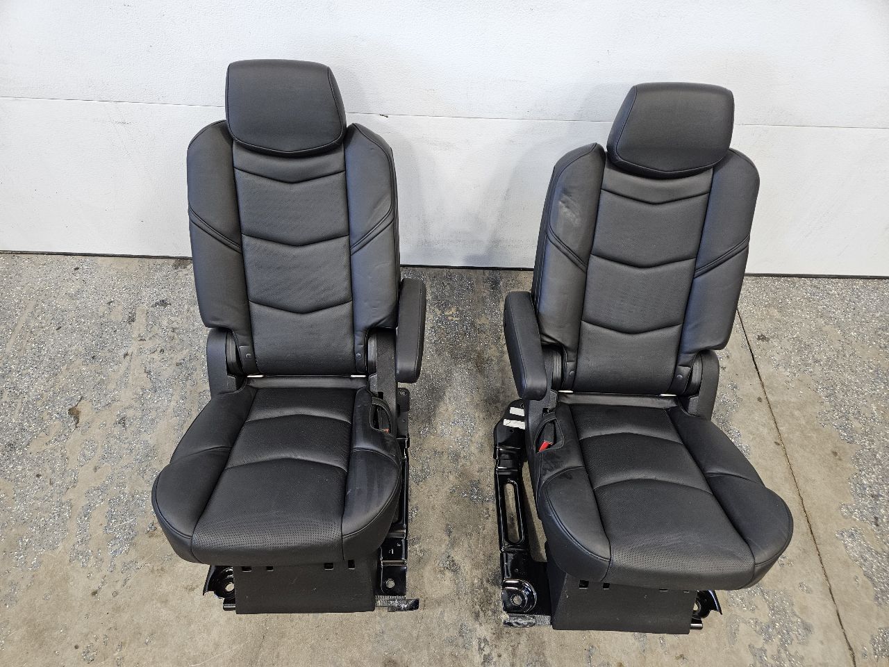 2015 ESCALADE 2ND ROW REAR SEATS PLATINUM BLACK 27390 - image 2