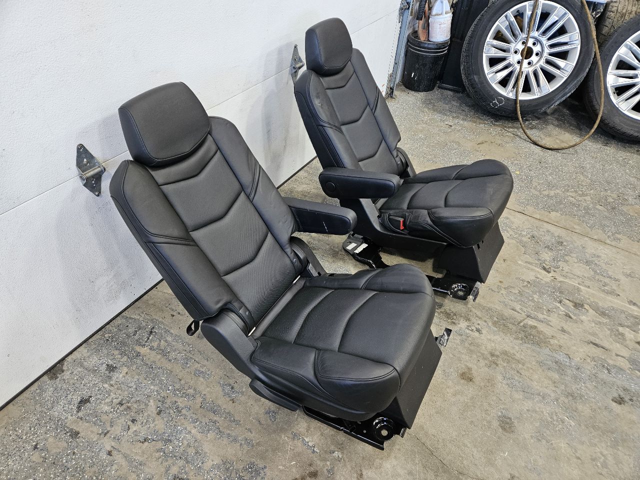 2015 ESCALADE 2ND ROW REAR SEATS PLATINUM BLACK 27390 - image 3