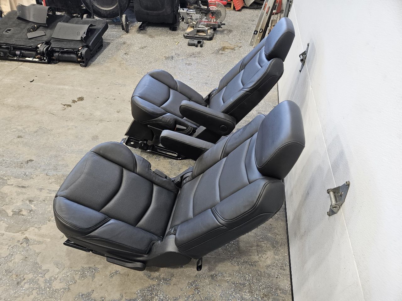 2015 ESCALADE 2ND ROW REAR SEATS PLATINUM BLACK 27390 - image 5