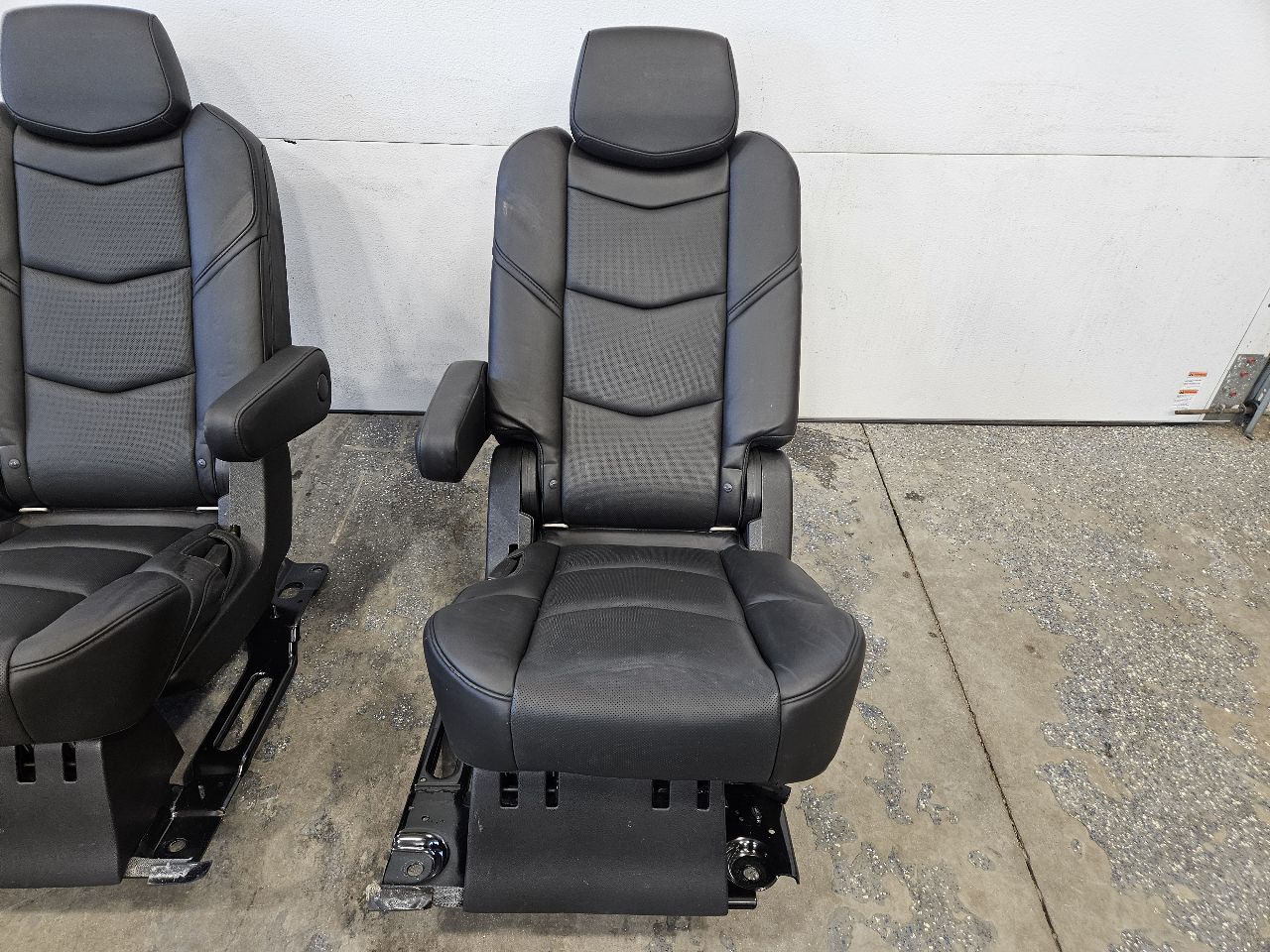 2015 ESCALADE 2ND ROW REAR SEATS PLATINUM BLACK 27390 - image 7