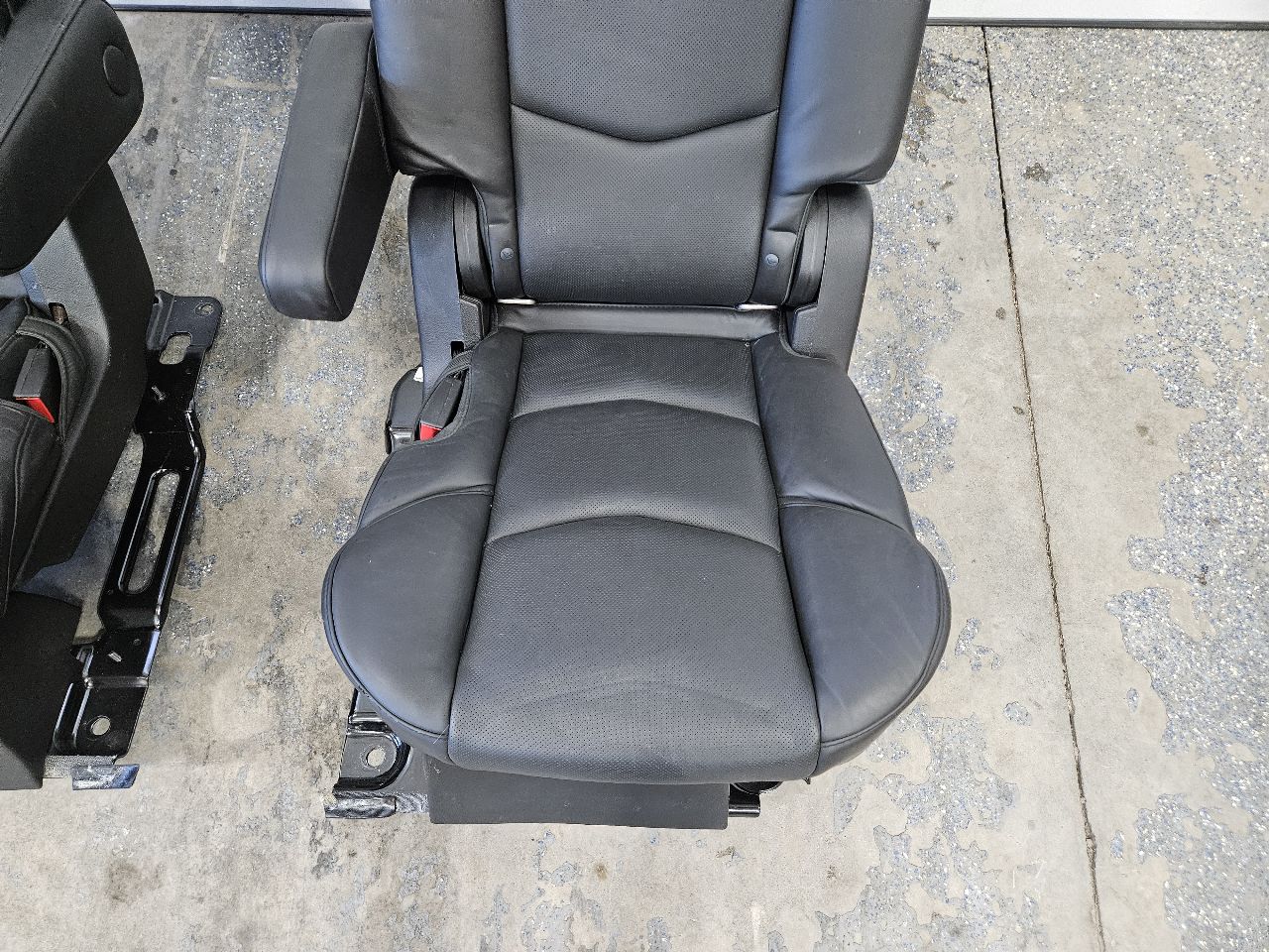 2015 ESCALADE 2ND ROW REAR SEATS PLATINUM BLACK 27390 - image 8