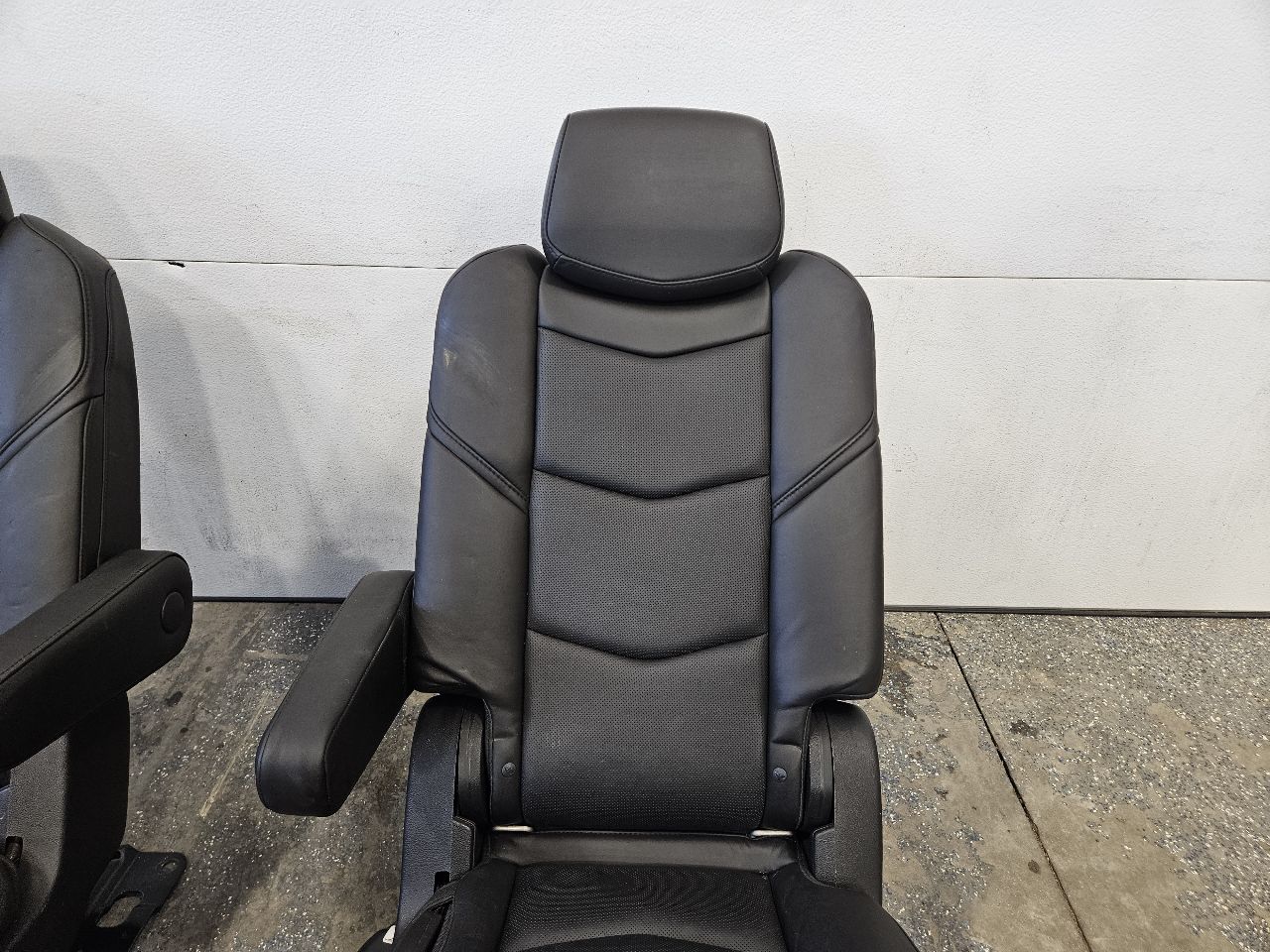 2015 ESCALADE 2ND ROW REAR SEATS PLATINUM BLACK 27390 - image 9