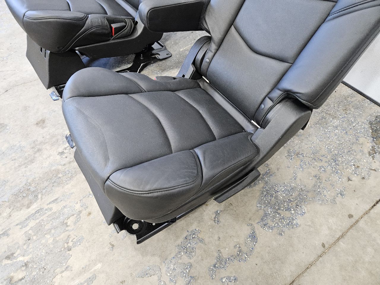 2015 ESCALADE 2ND ROW REAR SEATS PLATINUM BLACK 27390 - image 12