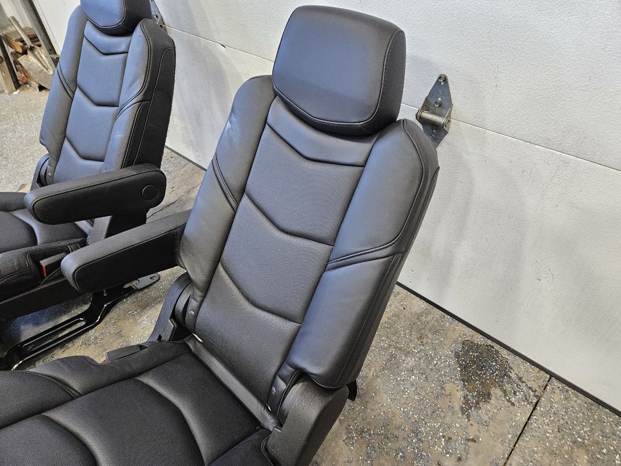 2015 ESCALADE 2ND ROW REAR SEATS PLATINUM BLACK 27390 - image 13