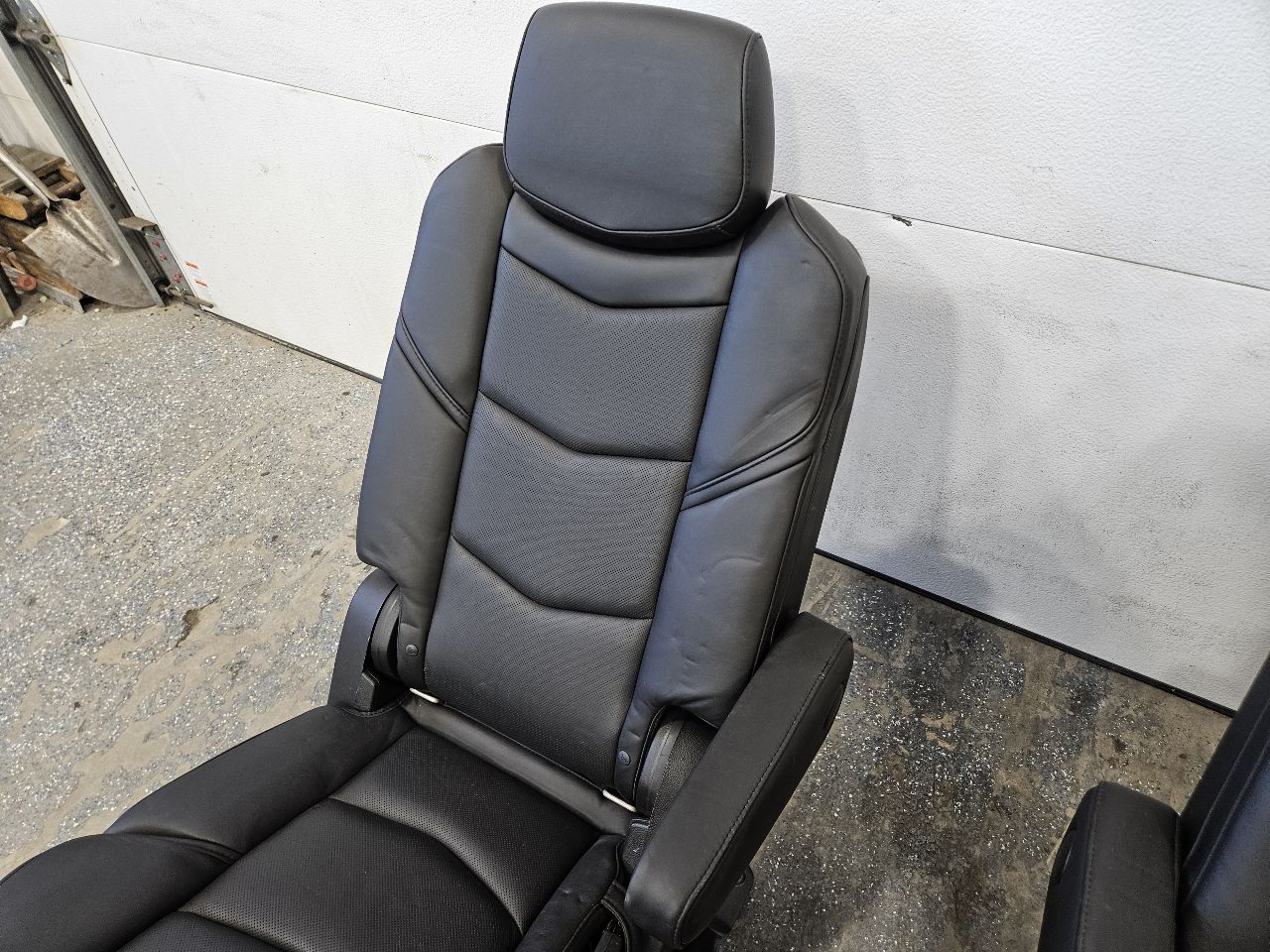 2015 ESCALADE 2ND ROW REAR SEATS PLATINUM BLACK 27390 - image 15