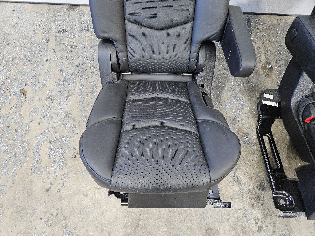 2015 ESCALADE 2ND ROW REAR SEATS PLATINUM BLACK 27390 - image 16