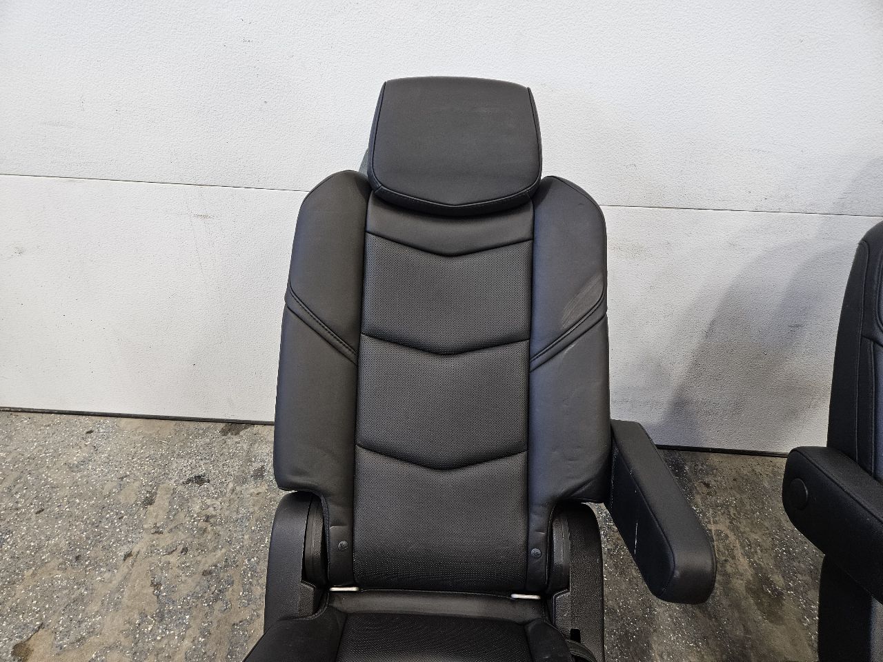 2015 ESCALADE 2ND ROW REAR SEATS PLATINUM BLACK 27390 - image 17