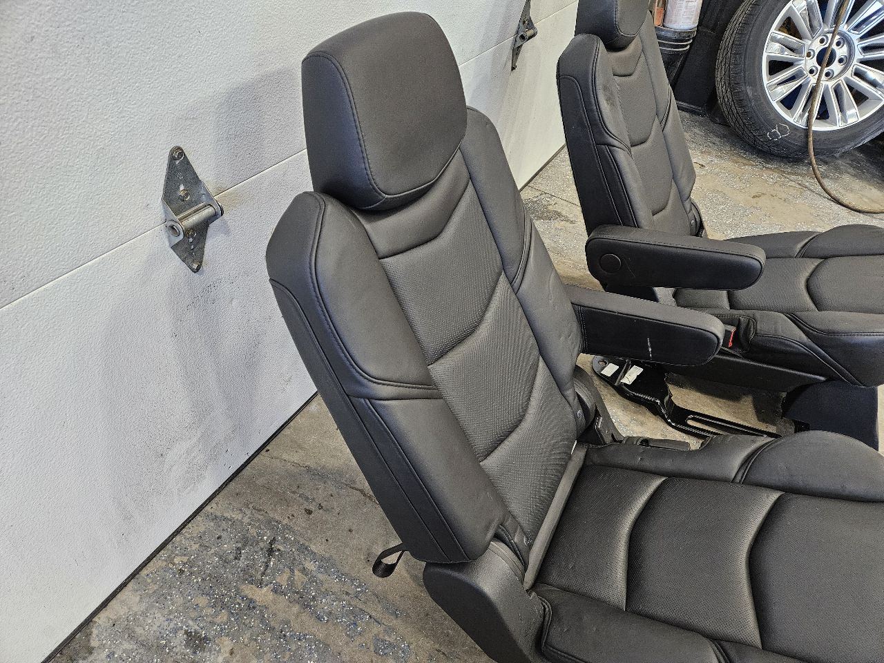 2015 ESCALADE 2ND ROW REAR SEATS PLATINUM BLACK 27390 - image 18