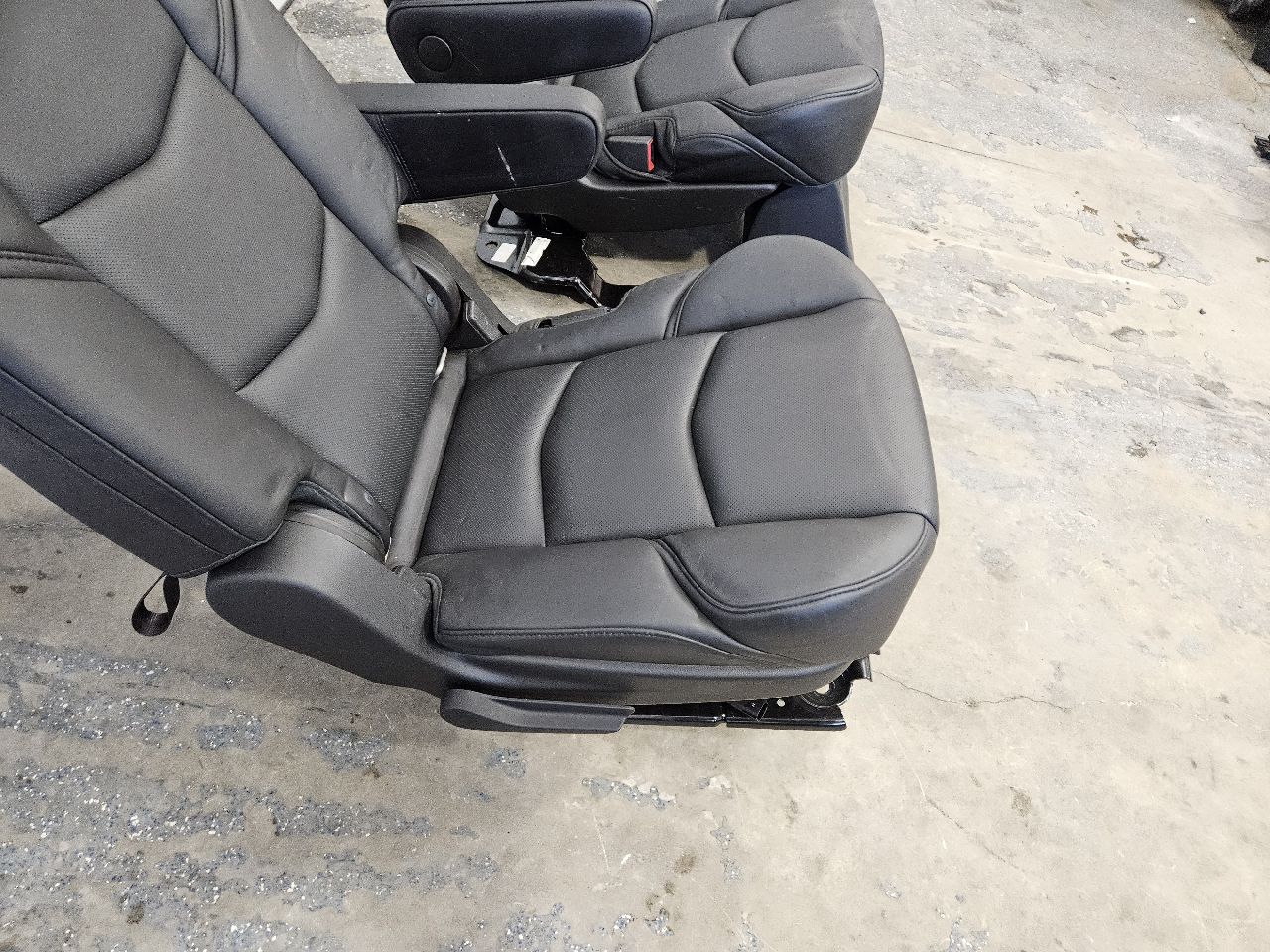 2015 ESCALADE 2ND ROW REAR SEATS PLATINUM BLACK 27390 - image 19