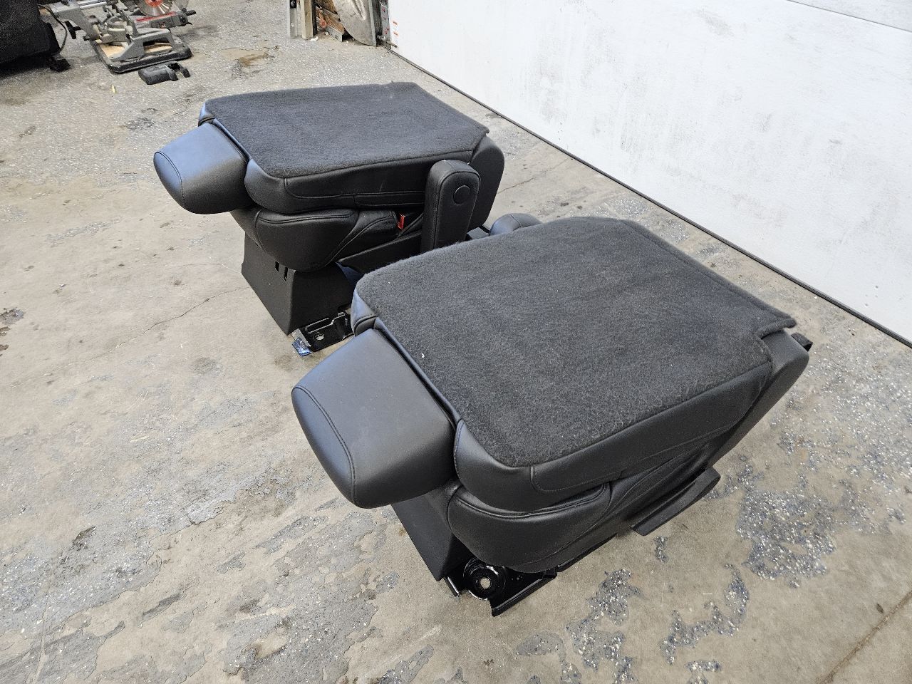 2015 ESCALADE 2ND ROW REAR SEATS PLATINUM BLACK 27390 - image 6