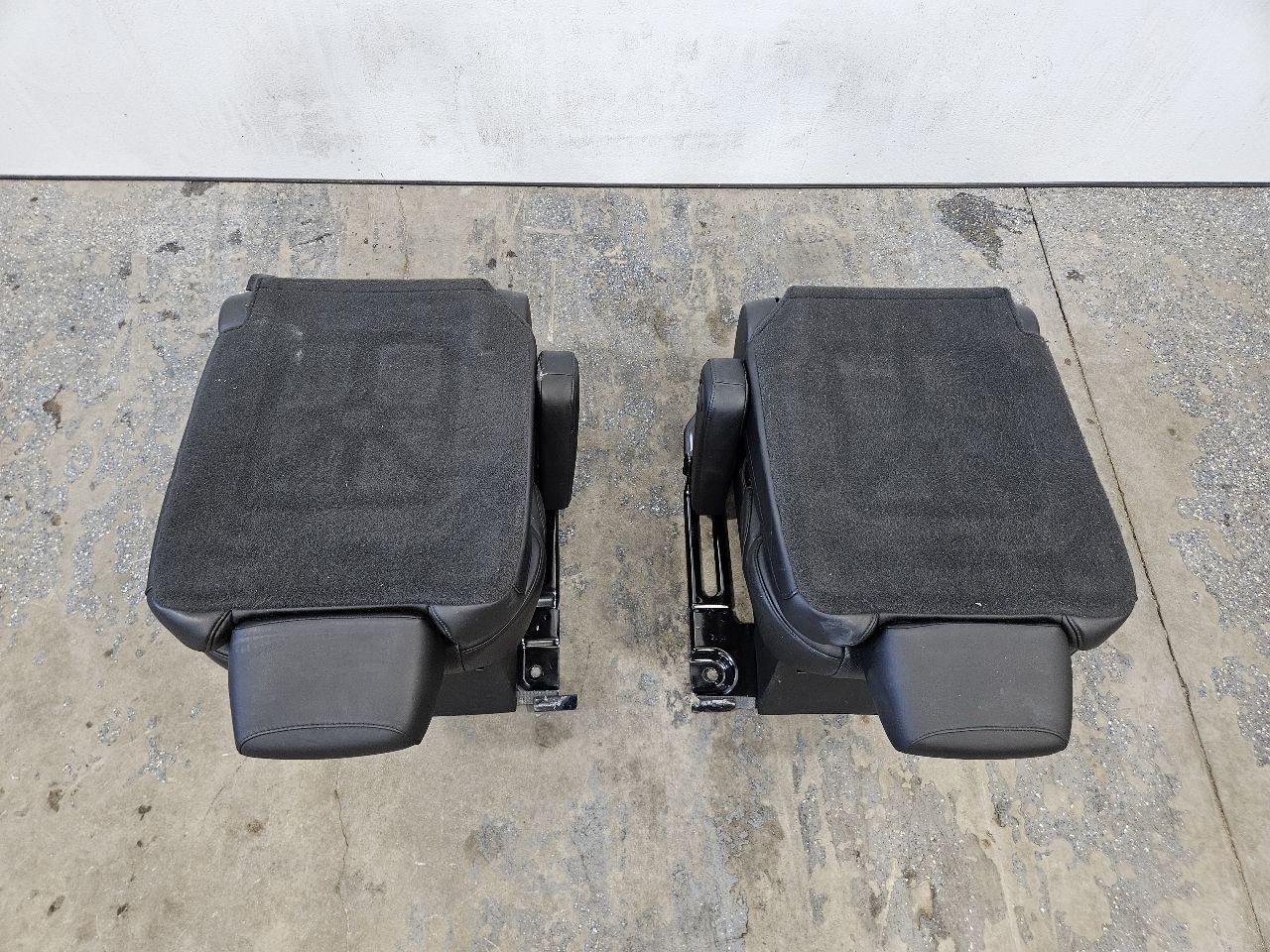 2015 ESCALADE 2ND ROW REAR SEATS PLATINUM BLACK 27390 - image 8