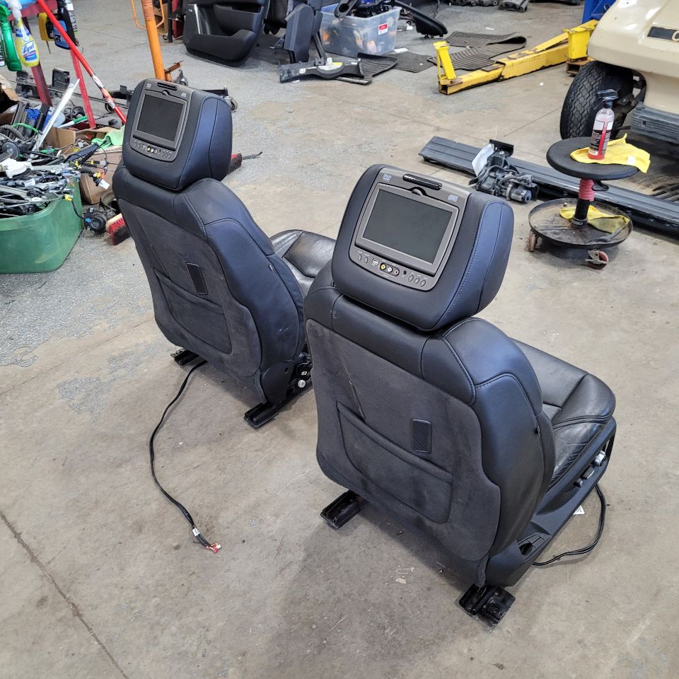 2015 ESCALADE FRONT SEATS PAIR PLATINUM DVD 27392 - image 3