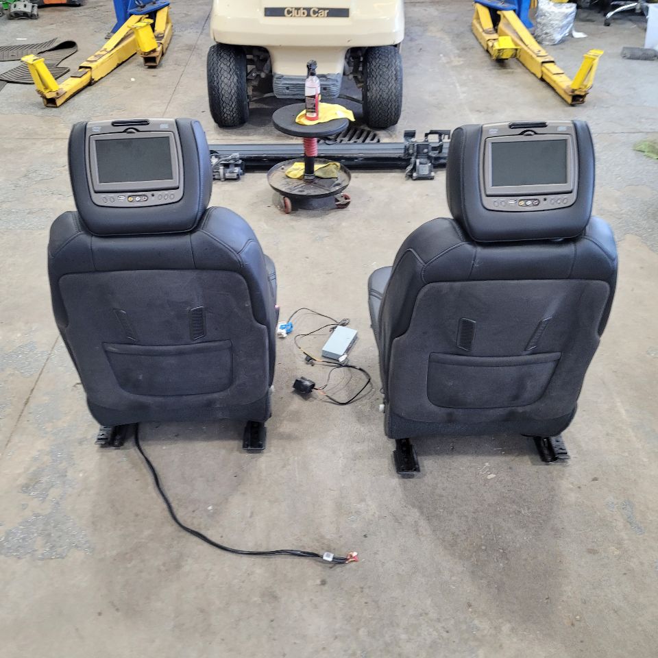 2015 ESCALADE FRONT SEATS PAIR PLATINUM DVD 27392 - image 4