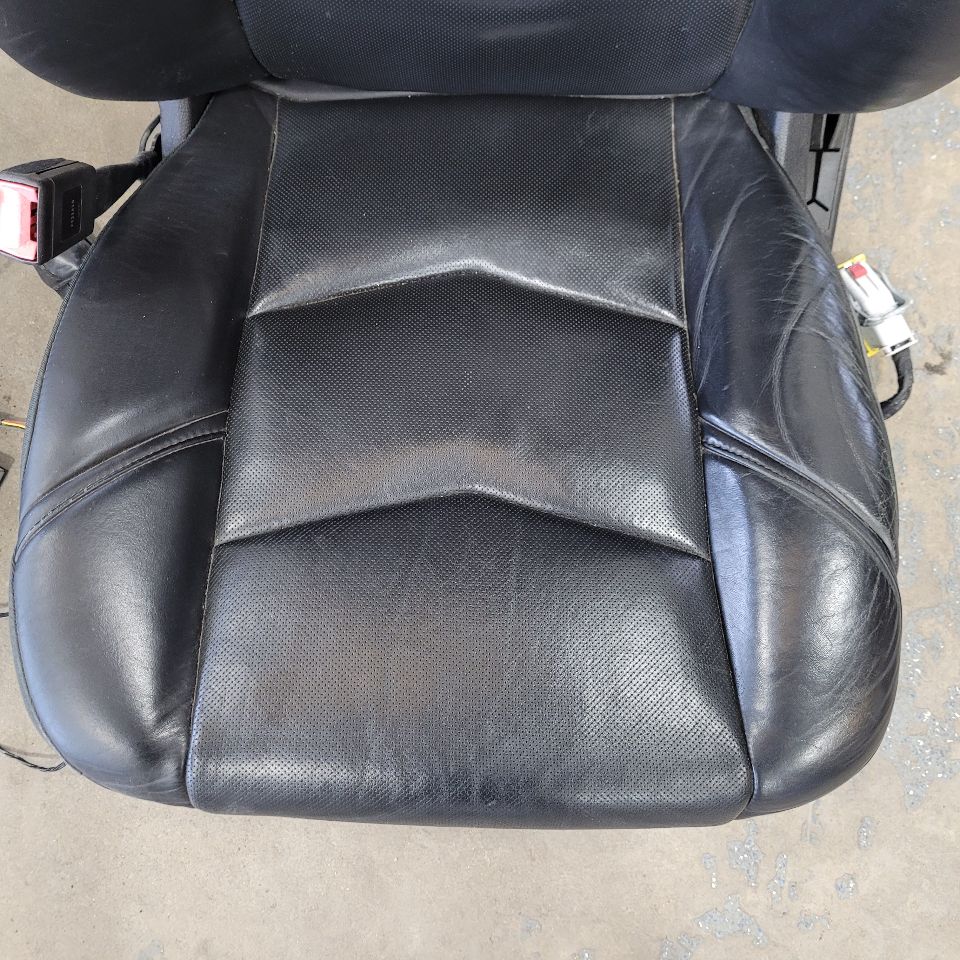 2015 ESCALADE FRONT SEATS PAIR PLATINUM DVD 27392 - image 7
