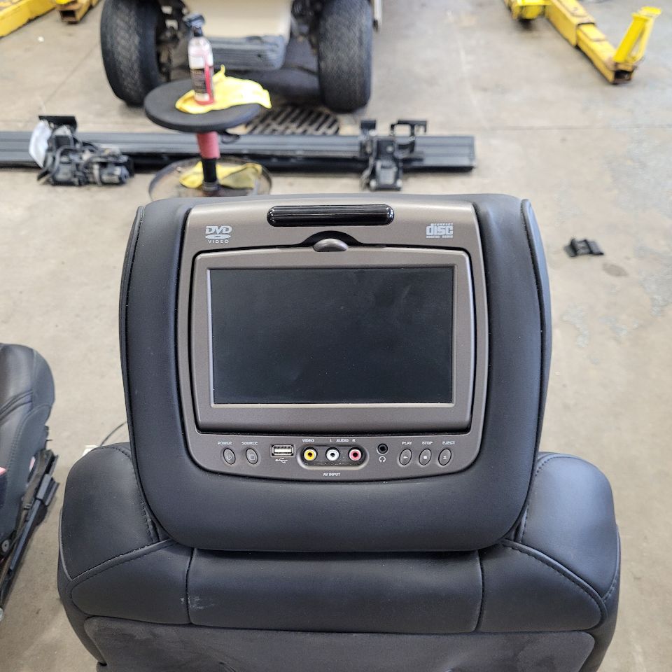 2015 ESCALADE FRONT SEATS PAIR PLATINUM DVD 27392 - image 11