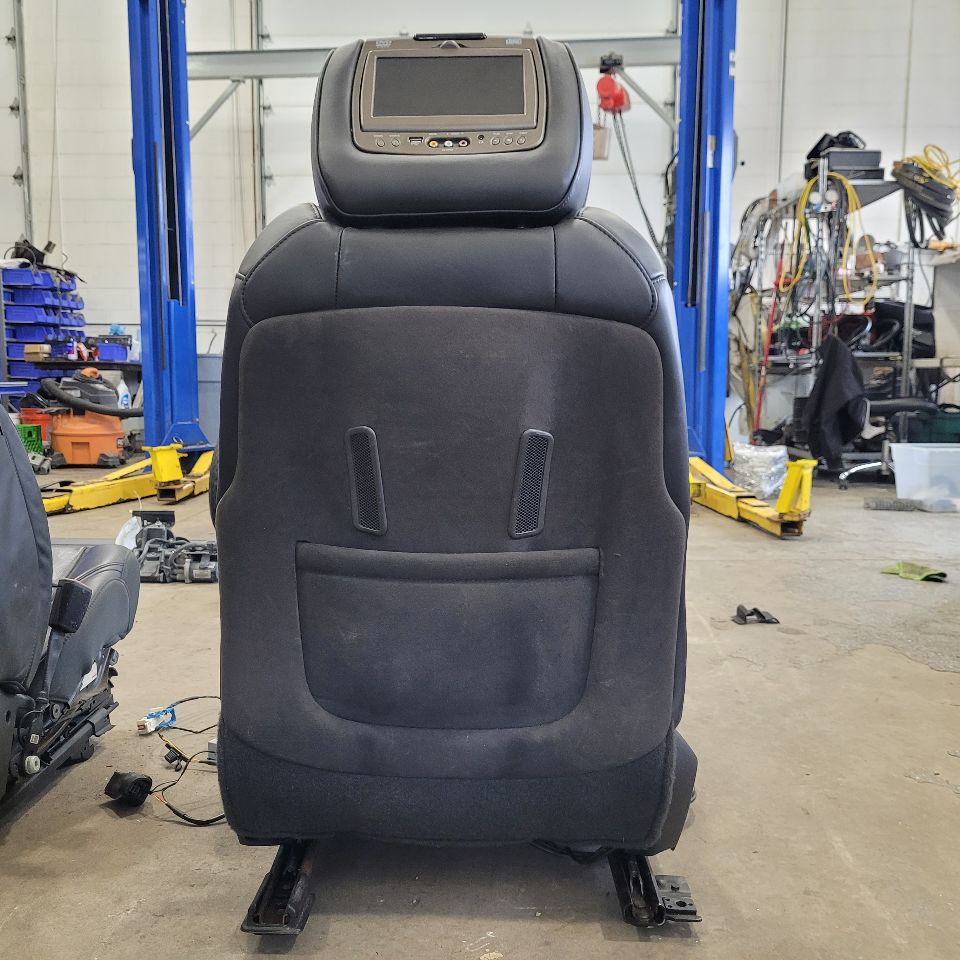 2015 ESCALADE FRONT SEATS PAIR PLATINUM DVD 27392 - image 15