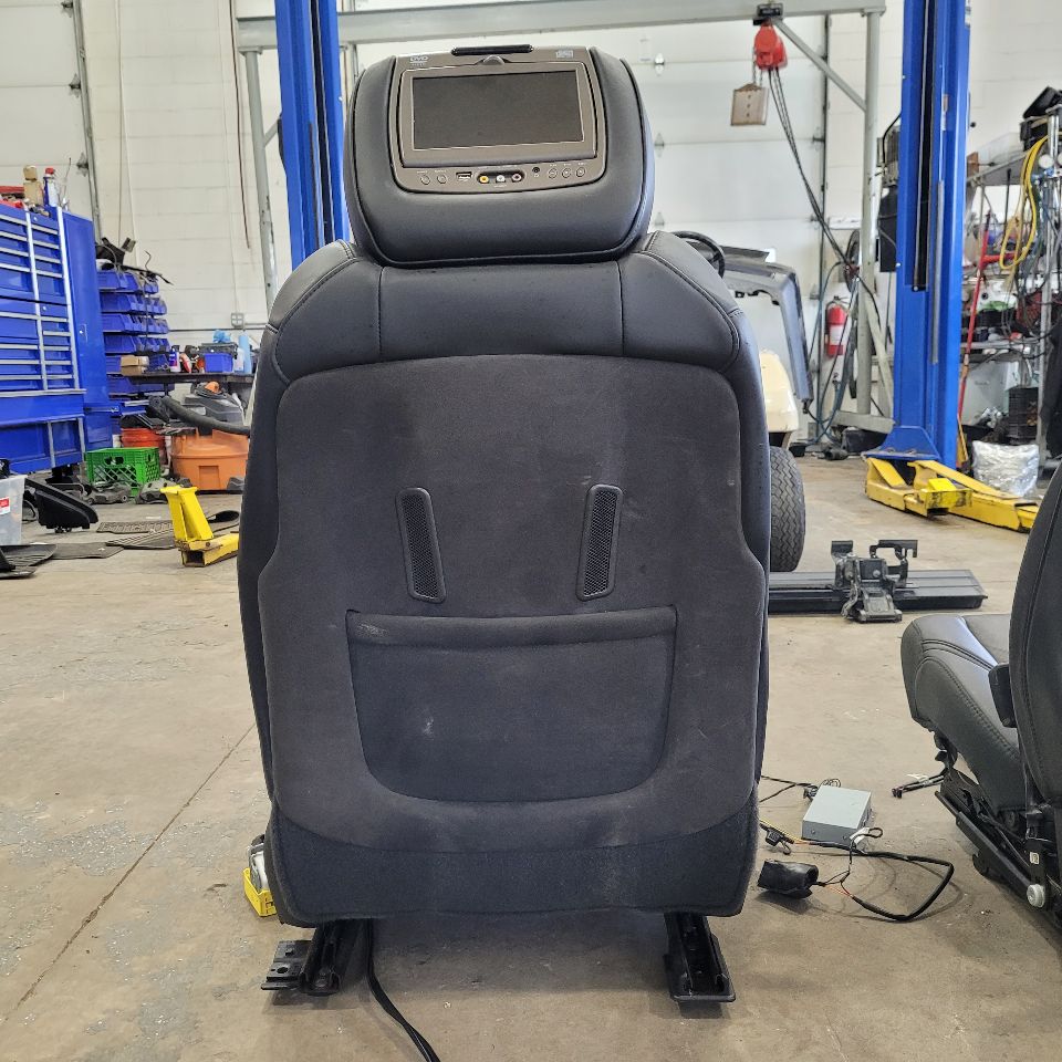 2015 ESCALADE FRONT SEATS PAIR PLATINUM DVD 27392 - image 16