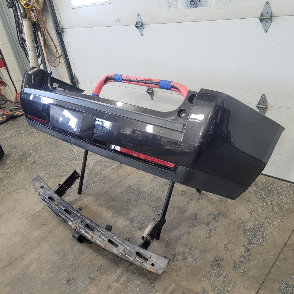 2015 ESCALADE REAR BUMPER W/REBAR IRIDIUM METALLIC 27394 - image 2