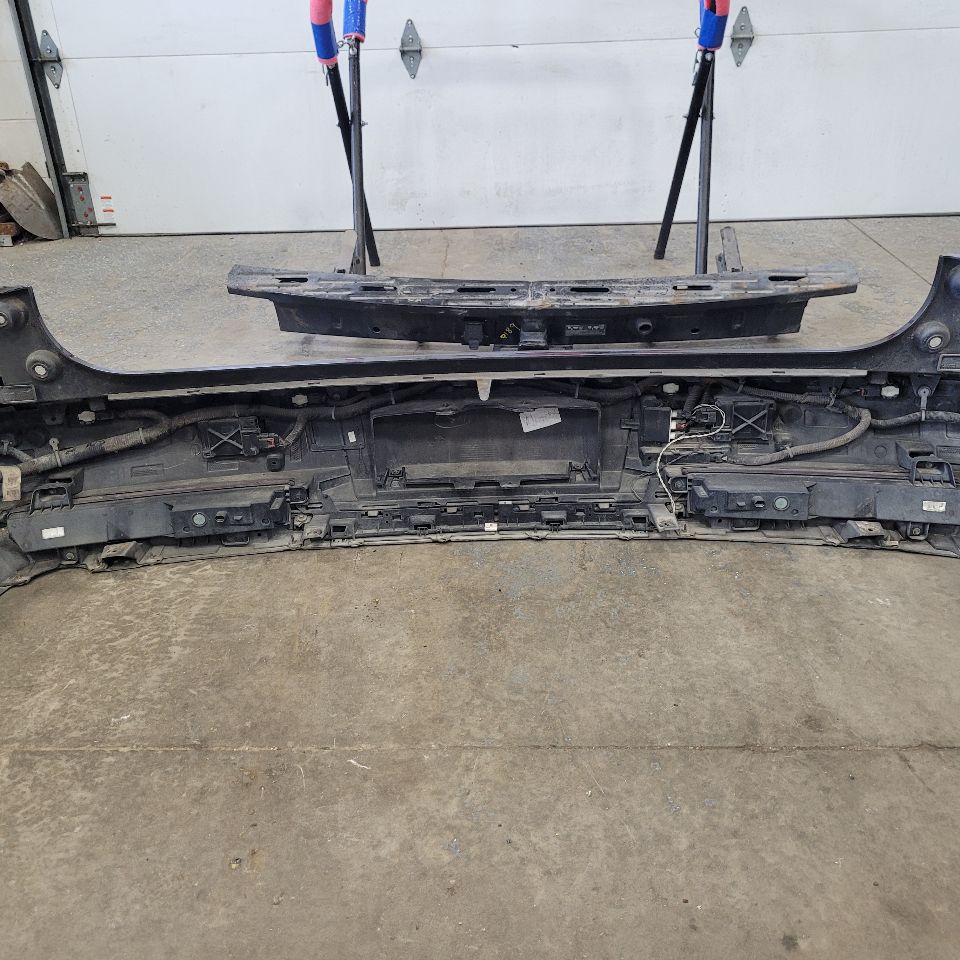 2015 ESCALADE REAR BUMPER W/REBAR IRIDIUM METALLIC 27394 - image 10