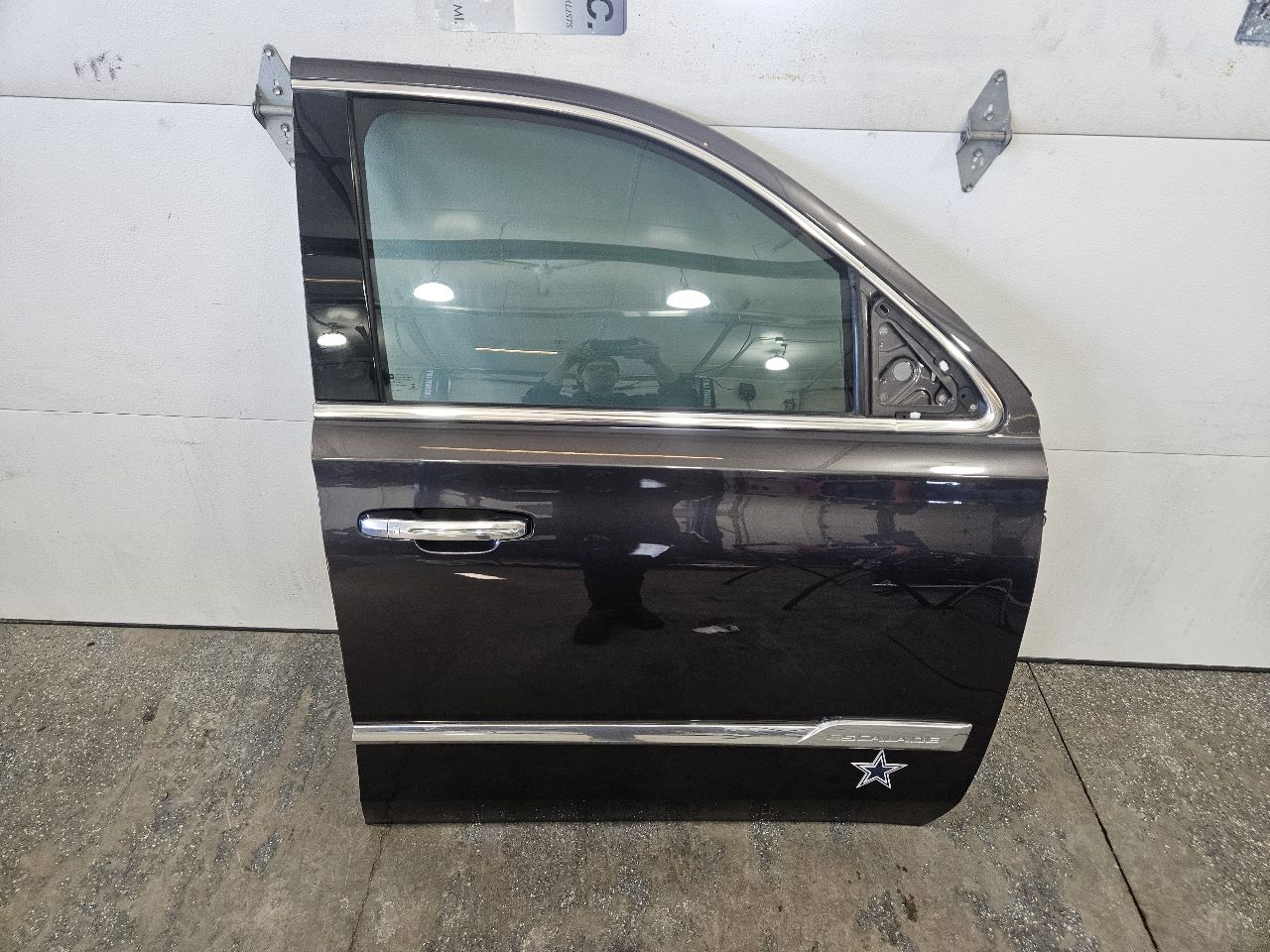2015 ESCALADE RH FRONT DOOR IRIDIUM GXG 121V 27404 - image 2