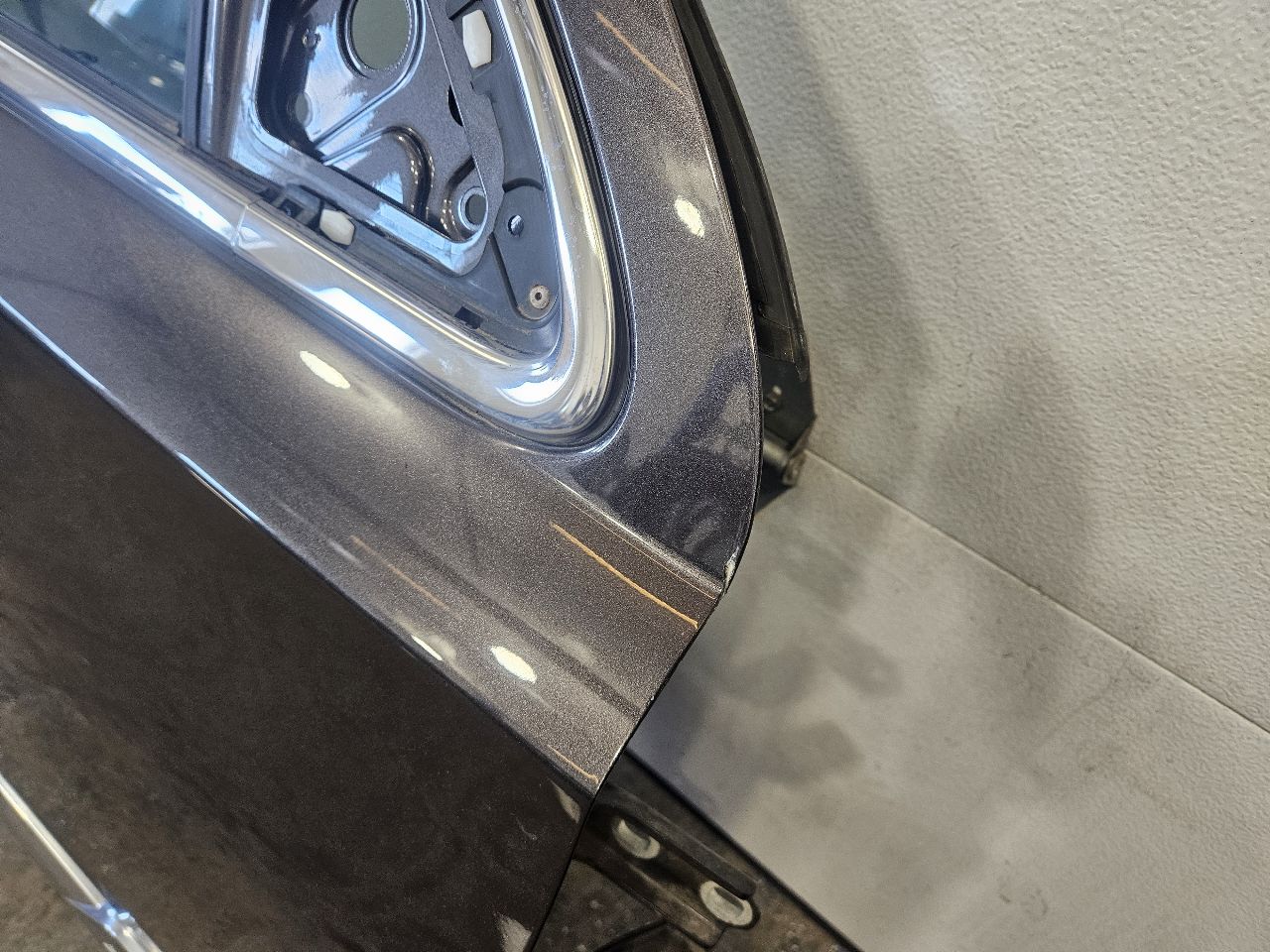2015 ESCALADE RH FRONT DOOR IRIDIUM GXG 121V 27404 - image 5