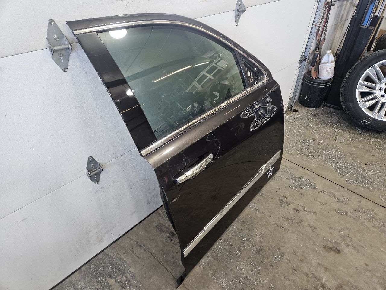 2015 ESCALADE RH FRONT DOOR IRIDIUM GXG 121V 27404 - image 6