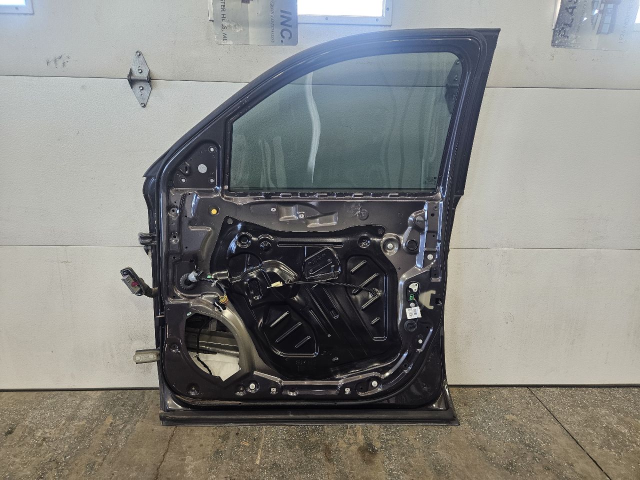 2015 ESCALADE RH FRONT DOOR IRIDIUM GXG 121V 27404 - image 8