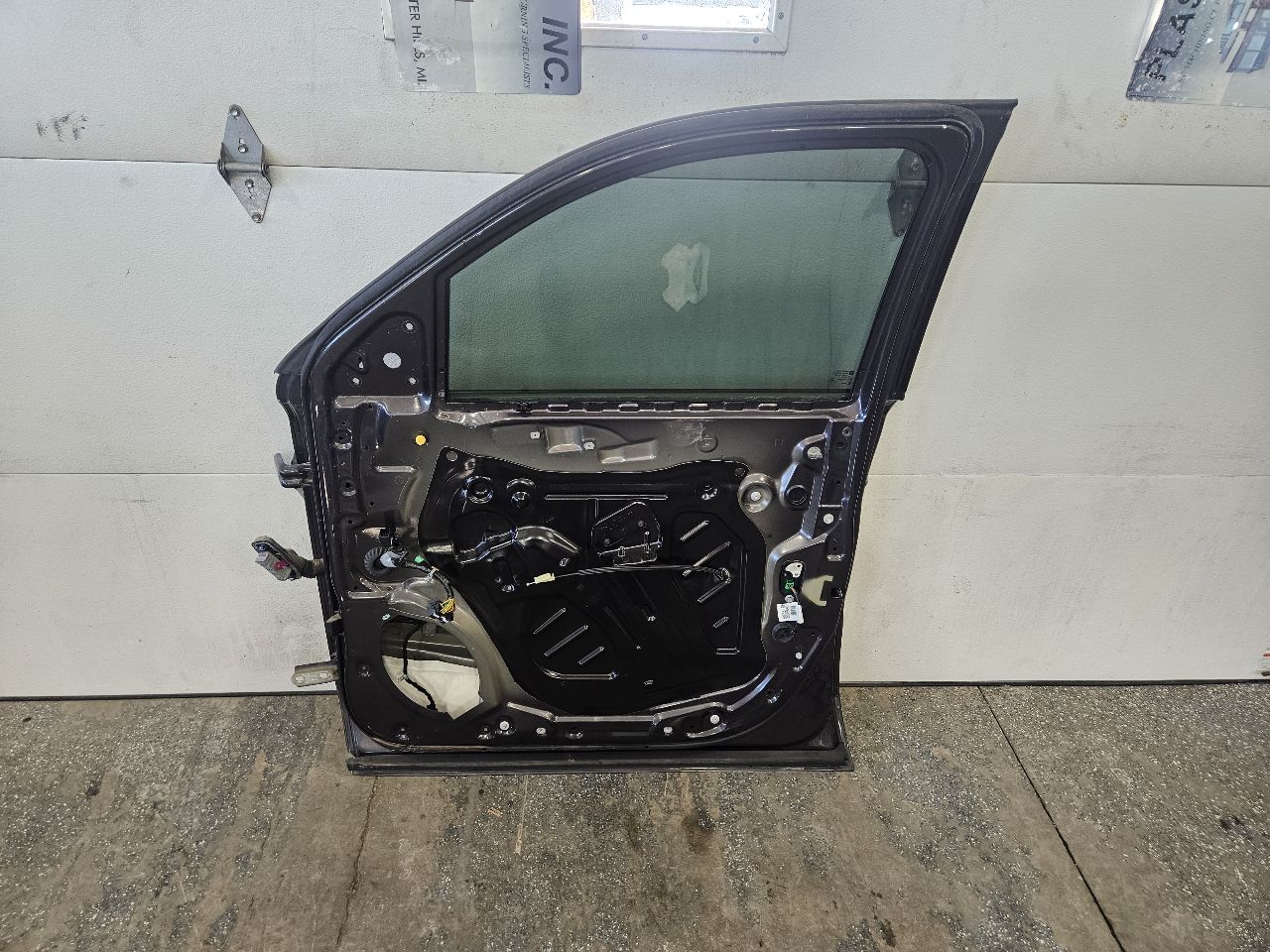 2015 ESCALADE RH FRONT DOOR IRIDIUM GXG 121V 27404 - image 9