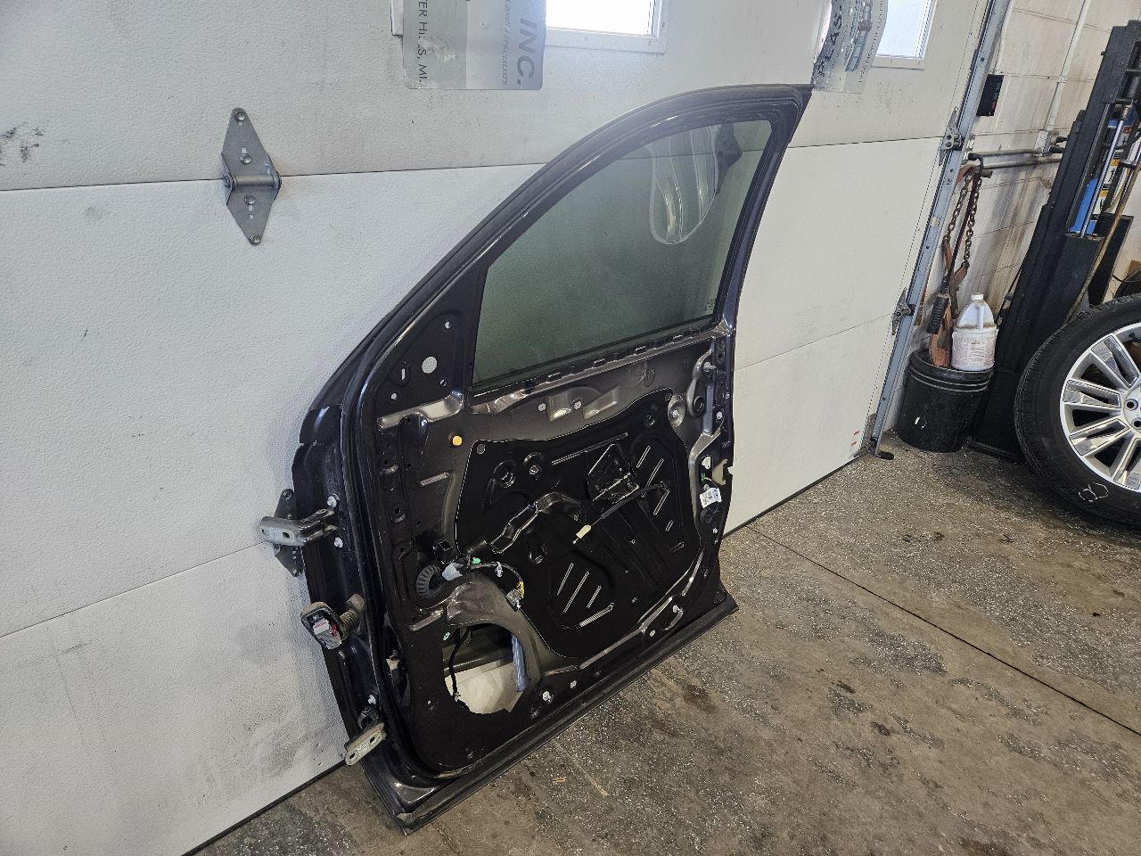 2015 ESCALADE RH FRONT DOOR IRIDIUM GXG 121V 27404 - image 10