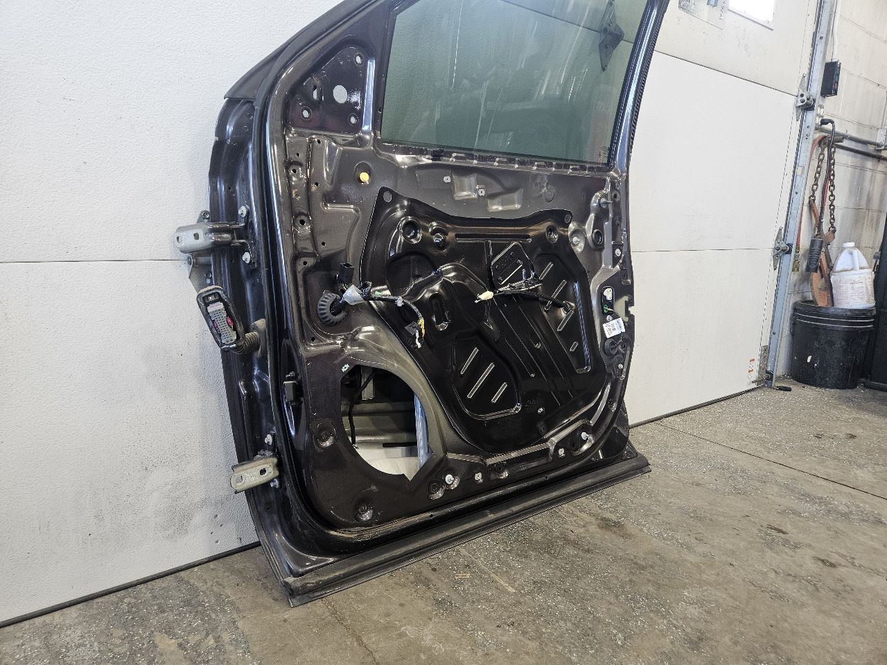 2015 ESCALADE RH FRONT DOOR IRIDIUM GXG 121V 27404 - image 11