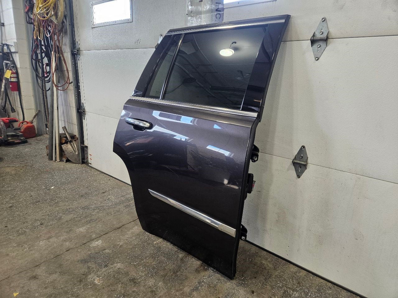 2015 ESCALADE RH DOOR IRIDIUM METALLIC 121V GXG 27410 - image 4