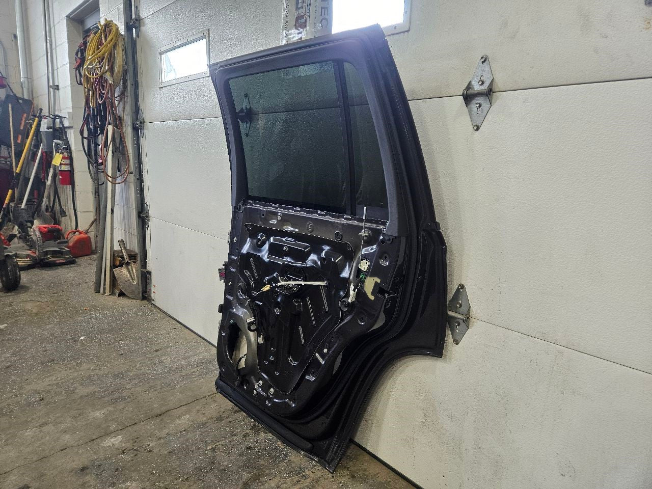 2015 ESCALADE RH DOOR IRIDIUM METALLIC 121V GXG 27410 - image 11