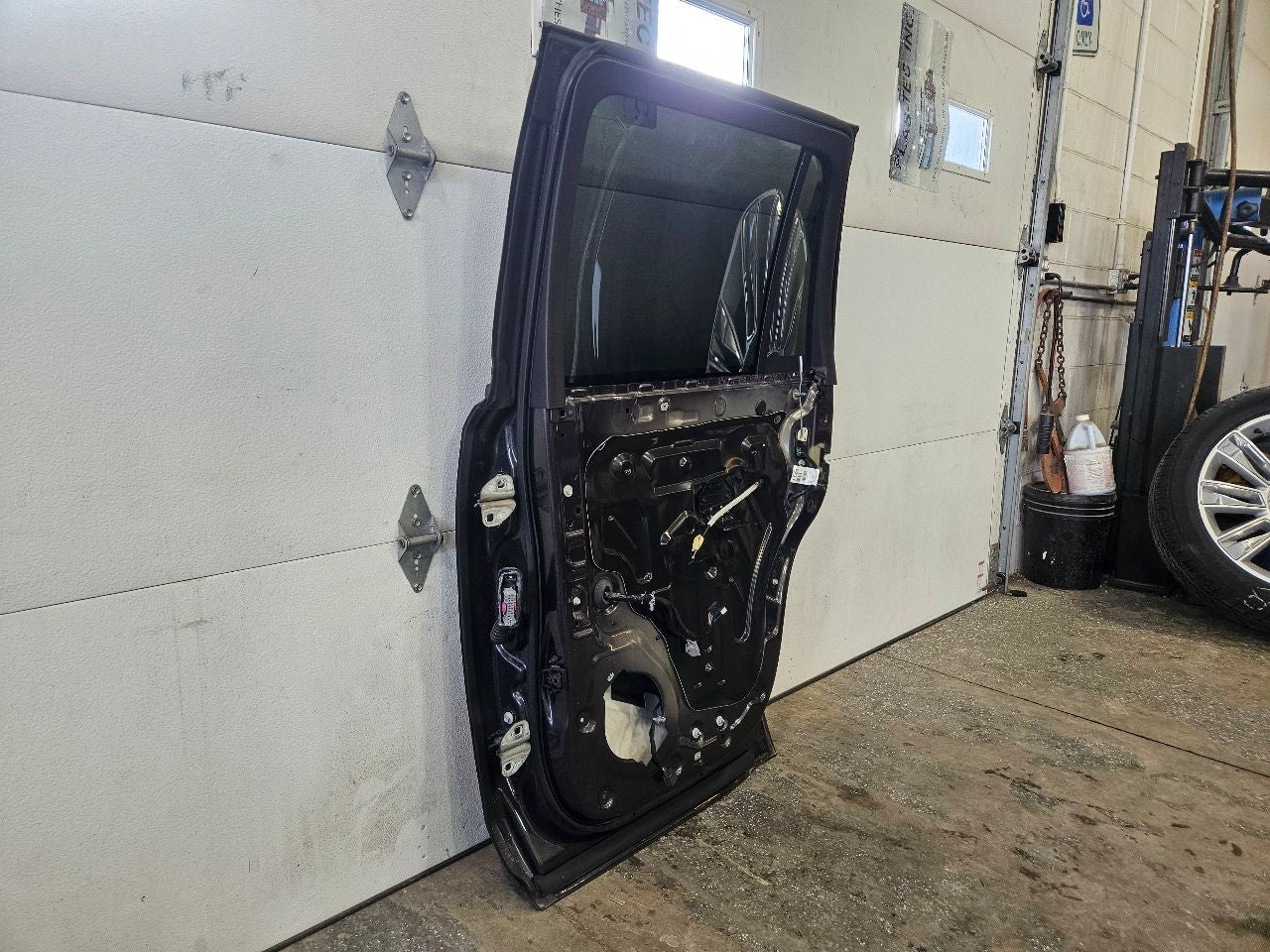 2015 ESCALADE RH DOOR IRIDIUM METALLIC 121V GXG 27410 - image 13