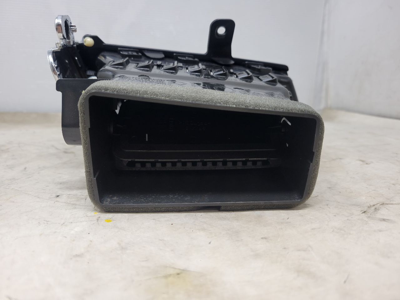 2015 ESCALADE RH PASSENGER OUTER DASH VENT 27431 - image 8