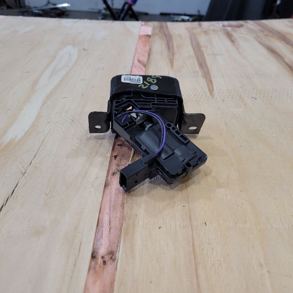 2015 ESCALADE LIFTGATE GLASS LATCH ACTUATOR 233425 27449 - image 1