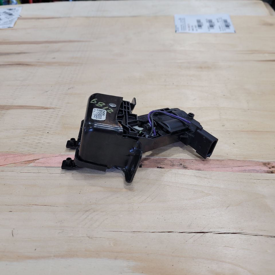 2015 ESCALADE LIFTGATE GLASS LATCH ACTUATOR 233425 27449 - image 2