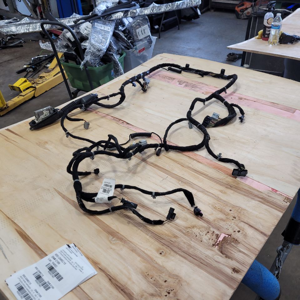 2015 ESCALADE LIFTGATE WIRING HARNESS 23231833 27452 - image 1